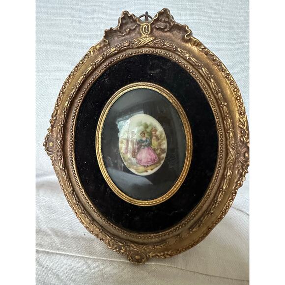 2 Vintage Framed Cameo pictures oval gold framed ornate Victorian porcelain - Picture 5 of 16